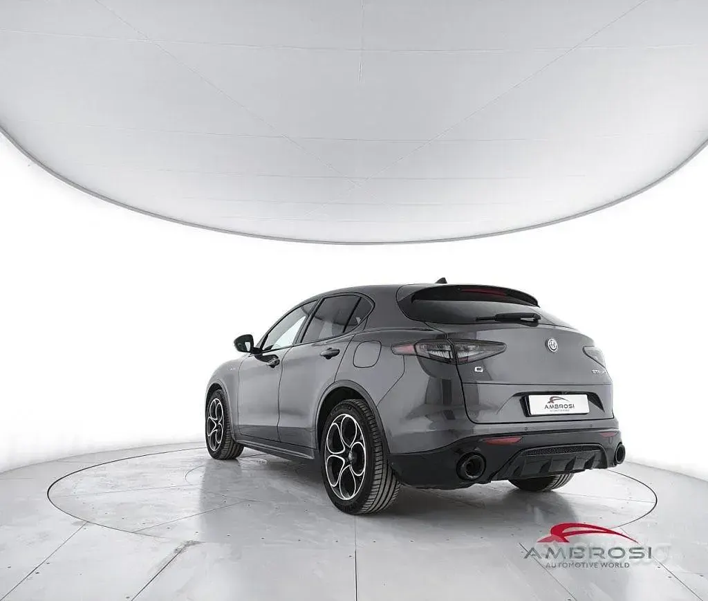 Käytetty Alfa Romeo Stelvio Veloce 210 HP (154 kW) 2025 Harmaa Katumaasturi