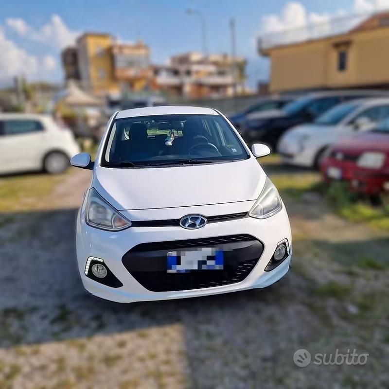 Usata Hyundai i10 69 CV (50 kW) 2015 Bianco Utilitaria