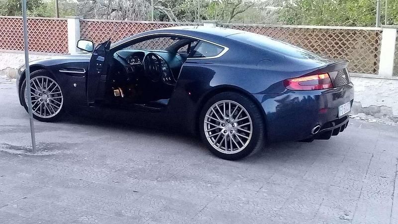 Blu/azzurro Usata 2009 Aston Martin V8 Vantage Coupé | 51.000 € (Super prezzo) - Immagine 1/3