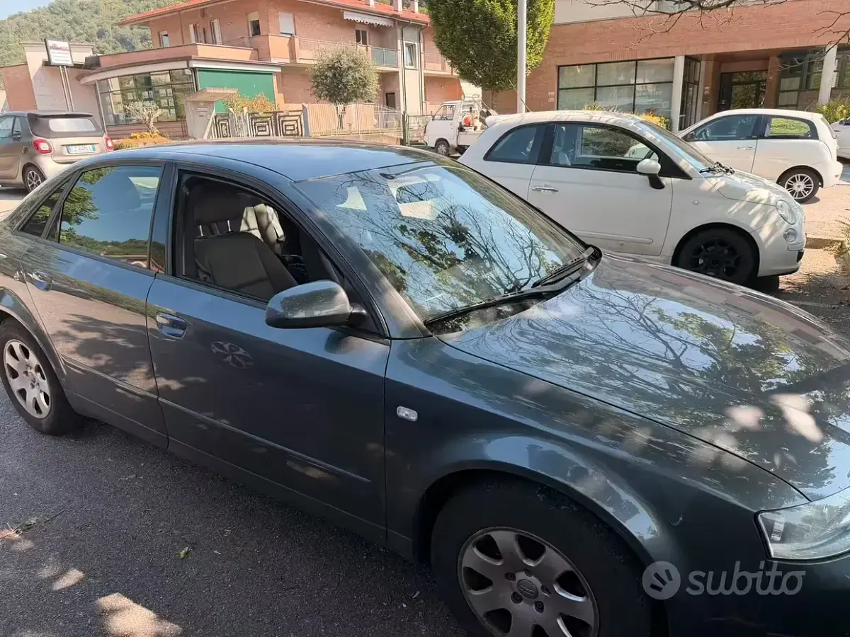 Usata Audi A4 131 CV (96 kW) 2001 Grigio Berlina