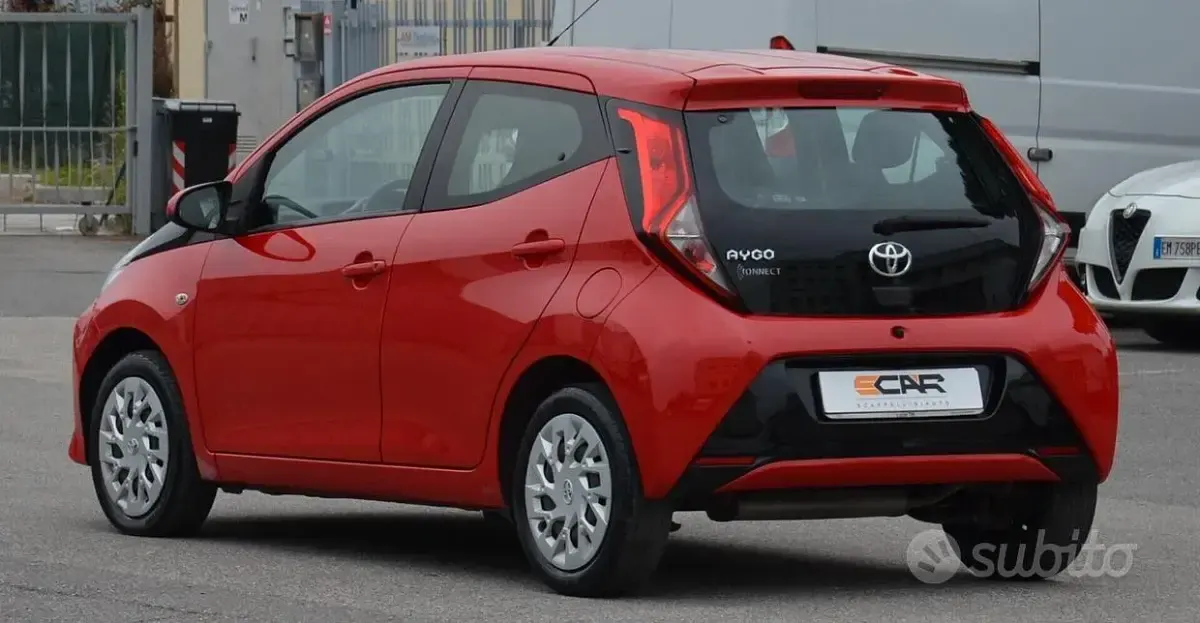Usata Toyota Aygo X-clusiv 72 CV (52 kW) 2019 Rosso Utilitaria