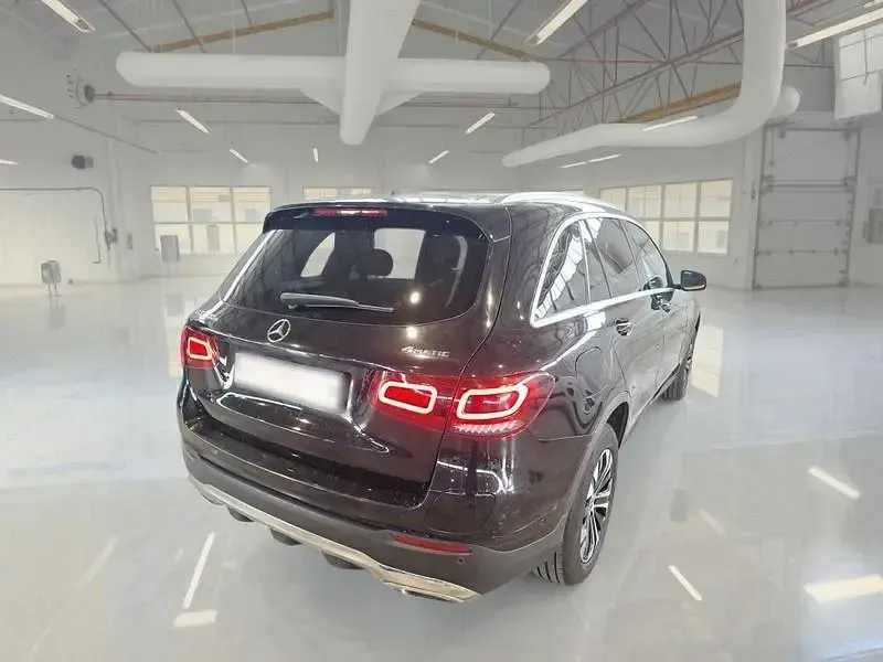 Usata Mercedes GLC300 Business 211 CV (155 kW) 2021 Nero SUV