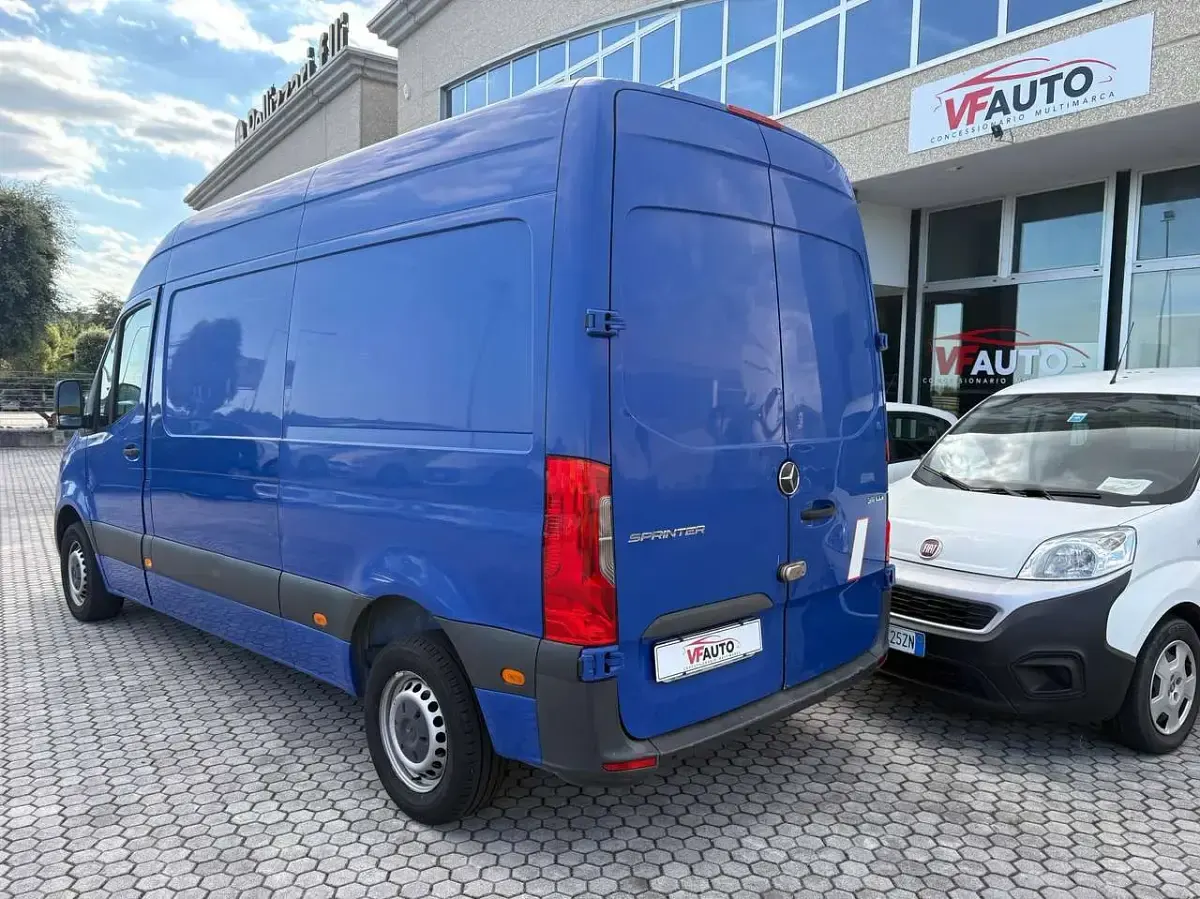 Usata Mercedes Sprinter 114 CV (83 kW) 2020 Blu/azzurro Furgone