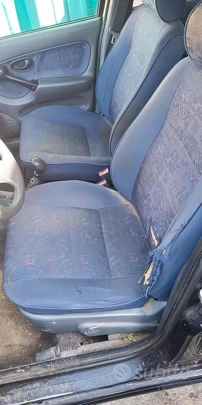 Usado Fiat Palio Weekend 60 HP (44 kW) 2001 Preto Carrinha