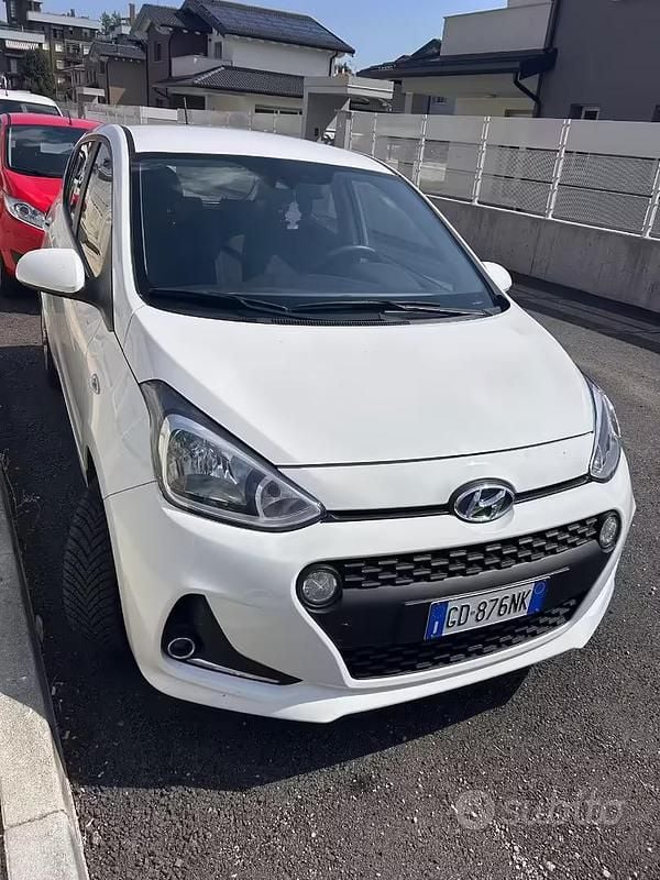 Usata Hyundai i10 67 CV (49 kW) 2019 Bianco Utilitaria