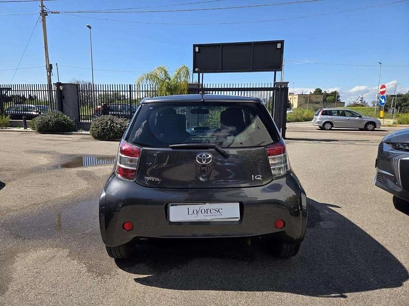 Usata Toyota iQ 68 CV (50 kW) 2013 Argento Utilitaria