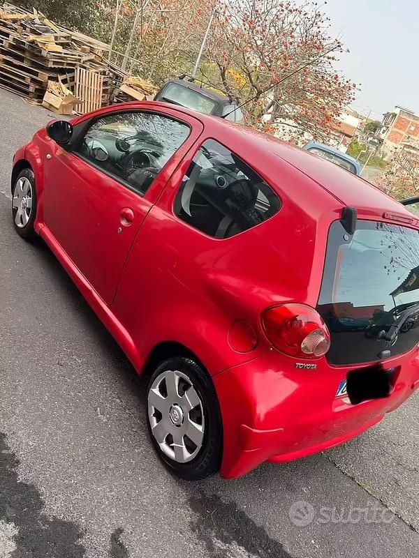 Usata Toyota Aygo 69 CV (50 kW) 2007 Rosso Utilitaria