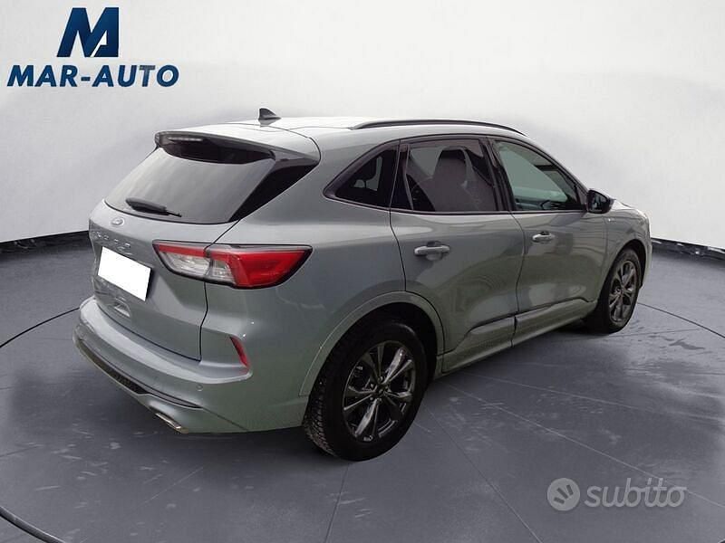 Usata Ford Kuga ST-Line X 120 CV (88 kW) 2022 Grigio SUV