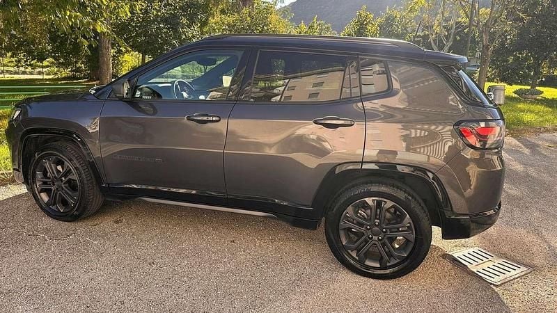 Grigio Usata 2021 Jeep Compass SUV | 20.000 € (Buon prezzo) - Immagine 1/4