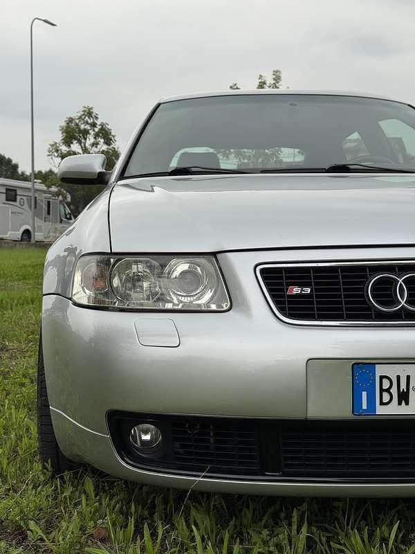 Grigio Usata 2001 Audi S3 Ambiente Tre volumi | 17.700 € (Buon prezzo) - Immagine 1/4