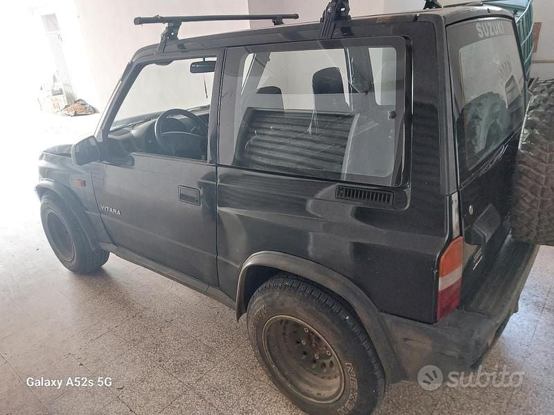 Usata Suzuki Vitara 75 CV (55 kW) 1997 Nero SUV