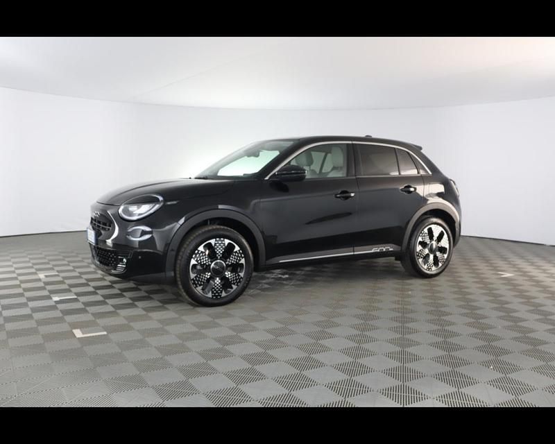 Usata Fiat 600 La Prima 101 CV (74 kW) 2025 Nero / pastello SUV