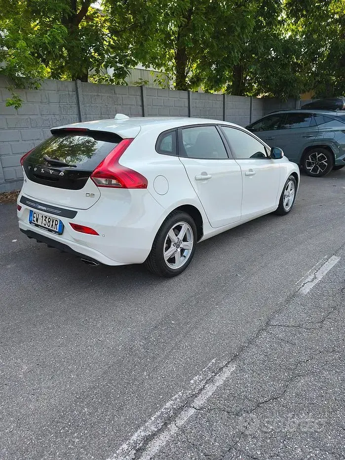 Usata Volvo V40 115 CV (84 kW) 2014 Bianco Berlina