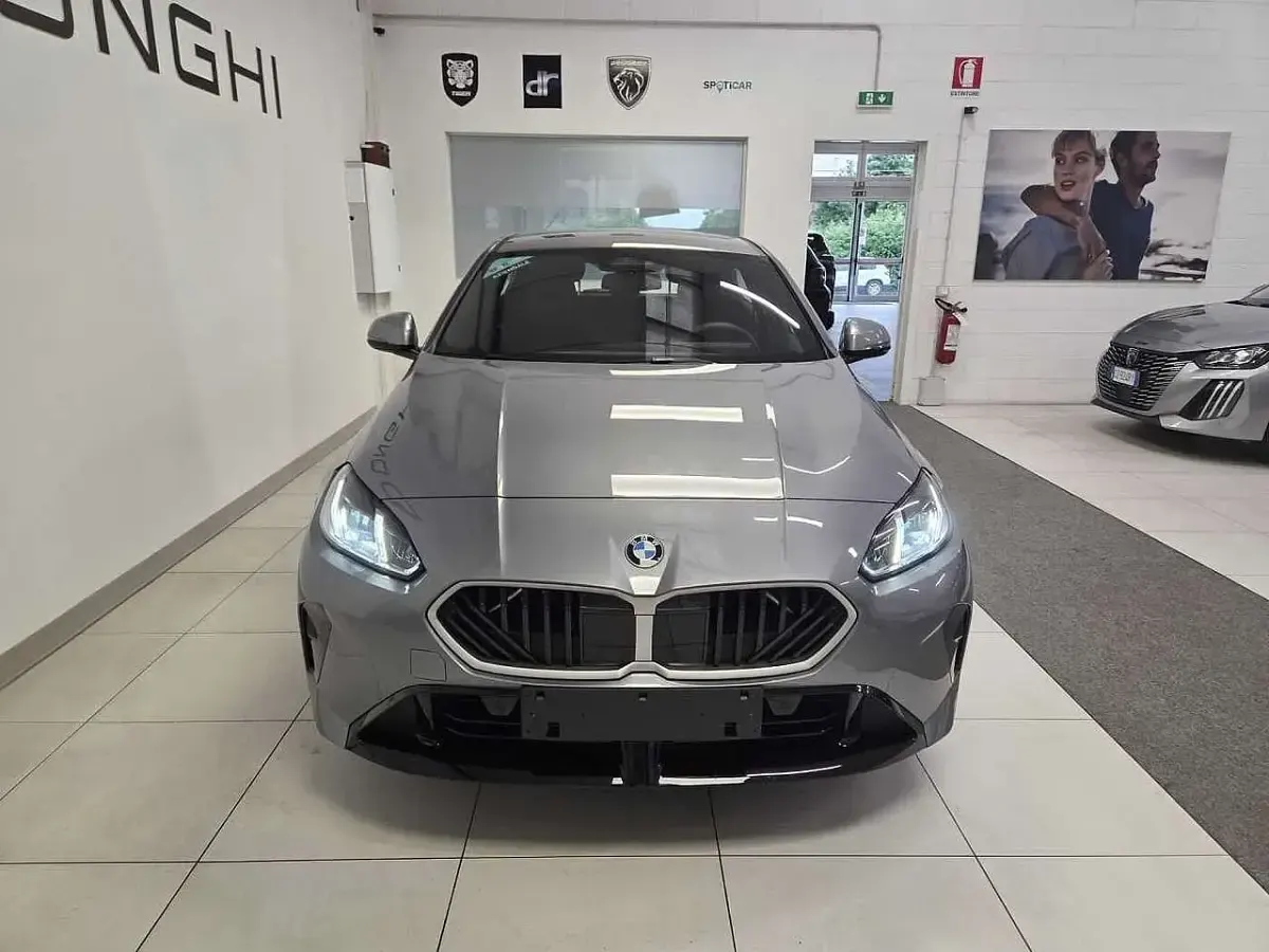 Usata BMW 120 M Sport 156 CV (114 kW) 2025 Skyscraper grey Utilitaria