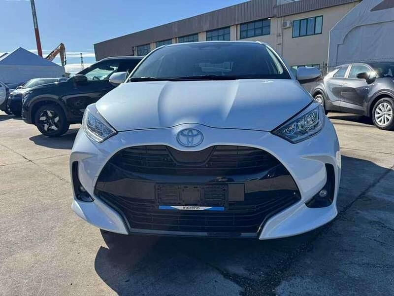 Nuova Toyota Yaris Hybrid Lounge 131 CV (96 kW) 2025 Bianco Utilitaria