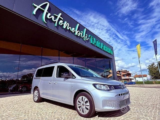 Usata VW Caddy 101 CV (74 kW) 2024 Grigio Monovolume