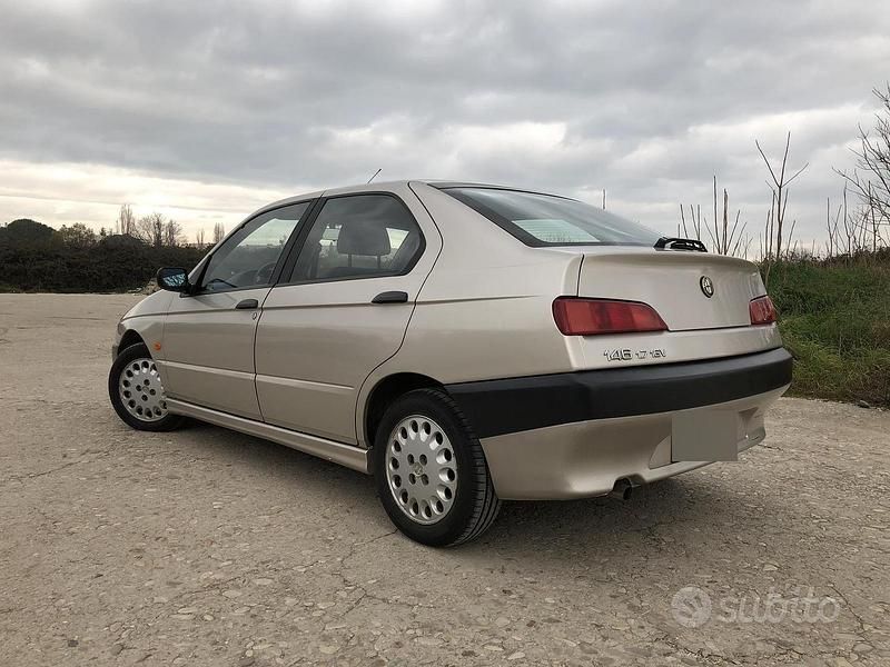 Usata Alfa Romeo 146 129 CV (94 kW) 1995 Argento Utilitaria