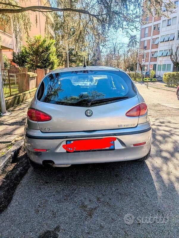 Usata Alfa Romeo 147 2003 Grigio Utilitaria