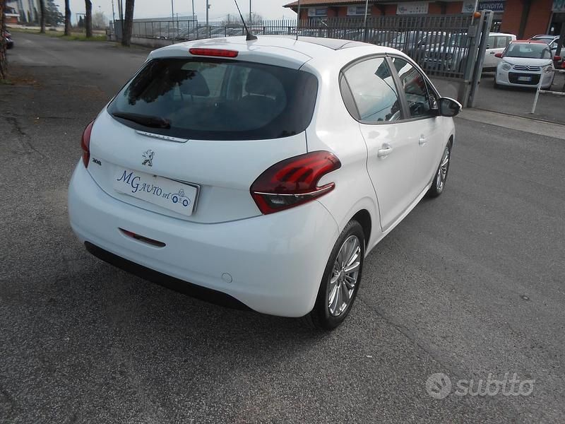 Usata Peugeot 208 Allure 102 CV (75 kW) 2019 Bianco Utilitaria