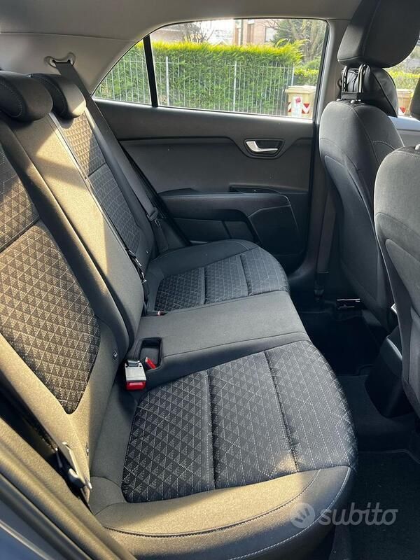 Usata Kia Rio 100 CV (73 kW) 2020 Grigio Berlina