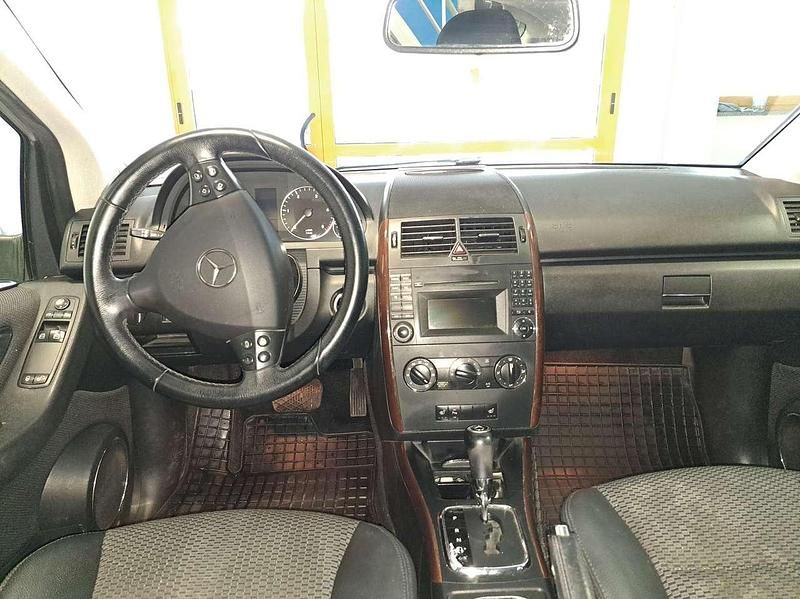 Usata Mercedes A180 Elegance 109 CV (80 kW) 2011 Argento Monovolume