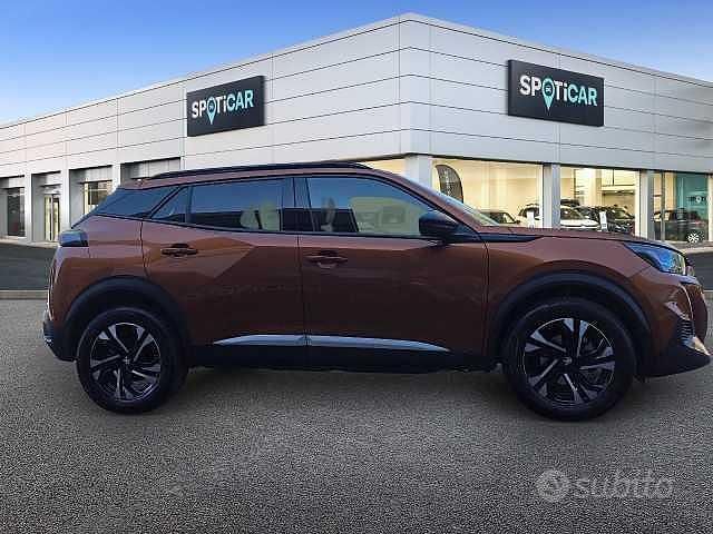 Usado Peugeot 2008 Allure 131 HP (96 kW) 2023 Laranja SUV