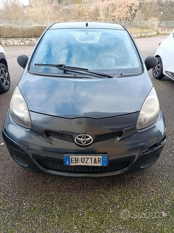 Usata Toyota Aygo 68 CV (50 kW) 2009 Grigio Utilitaria