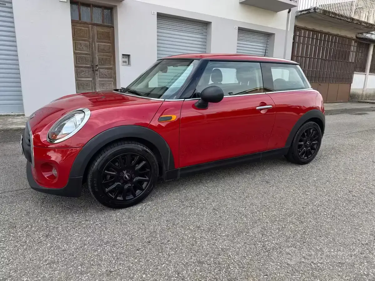 Usata Mini Cooper 75 CV (55 kW) 2017 Rosso Utilitaria