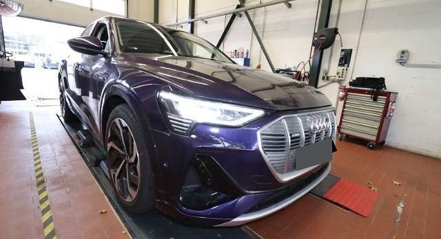 Usata Audi e-tron S-Line 158 kW (215 CV) 2021 Lilla SUV