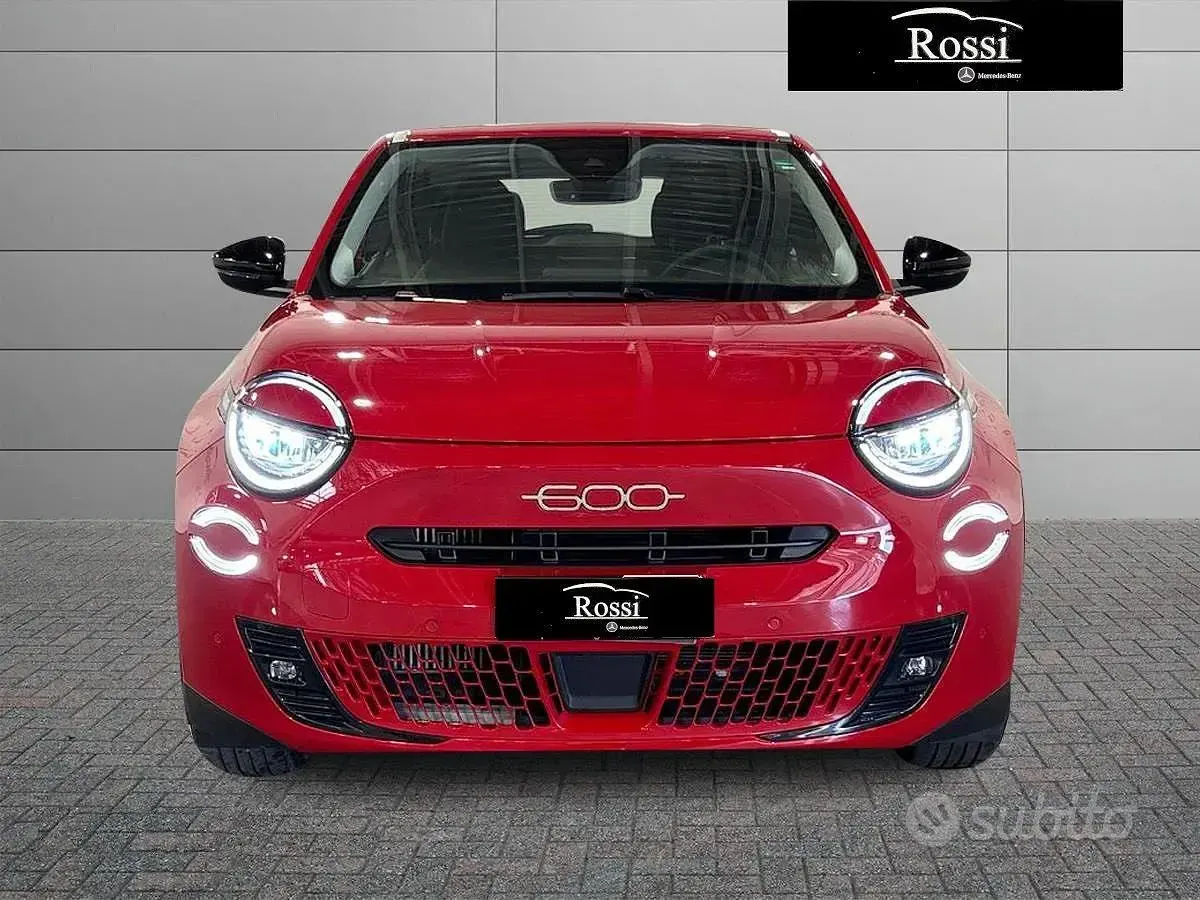 Usata Fiat 600 136 CV (100 kW) 2025 Rosso SUV