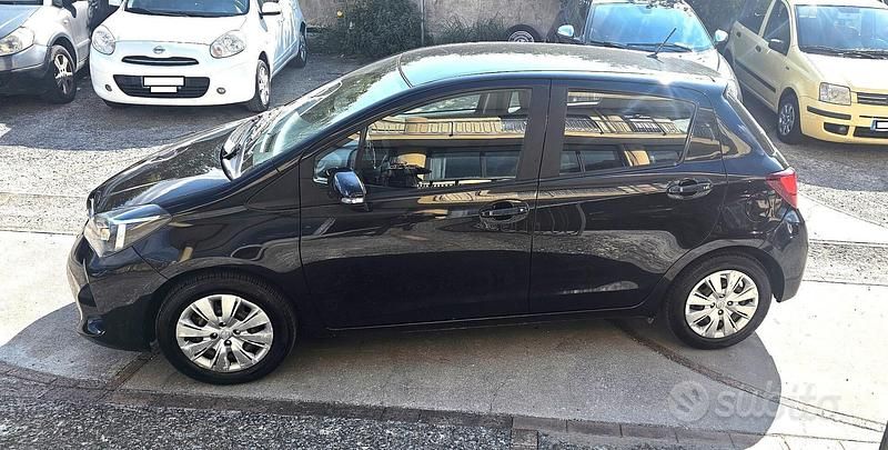 Usata Toyota Yaris 69 CV (50 kW) 2015 Nero Berlina