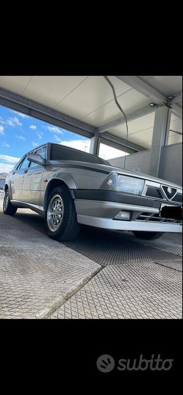 Usato 1992 Alfa Romeo 75 2.0 Benzin 148 CV (15.000 €)