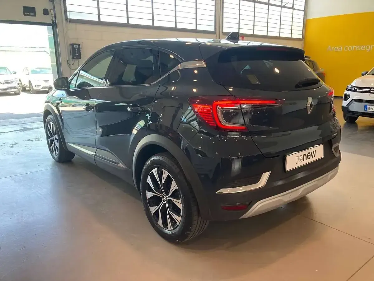 Usata Renault Captur Techno 92 CV (67 kW) 2023 Blu marine SUV