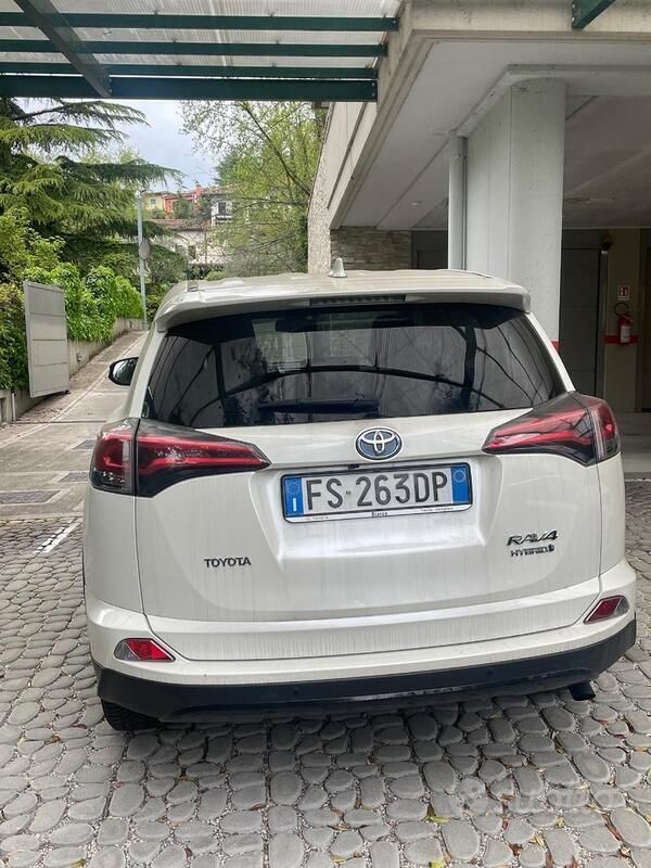 Usata Toyota RAV4 Hybrid 2018 Bianco SUV