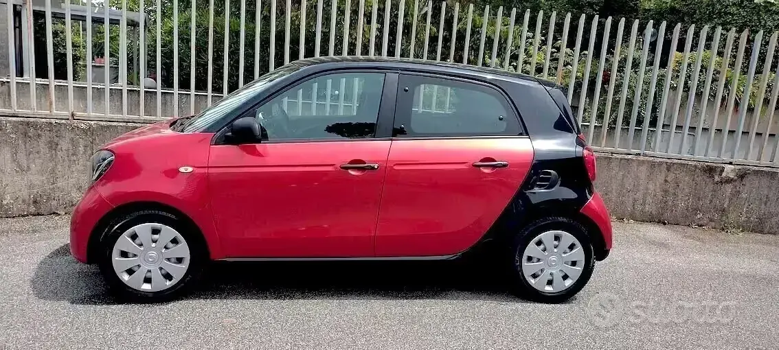 Usata Smart ForFour 71 CV (52 kW) 2016 Nero Utilitaria