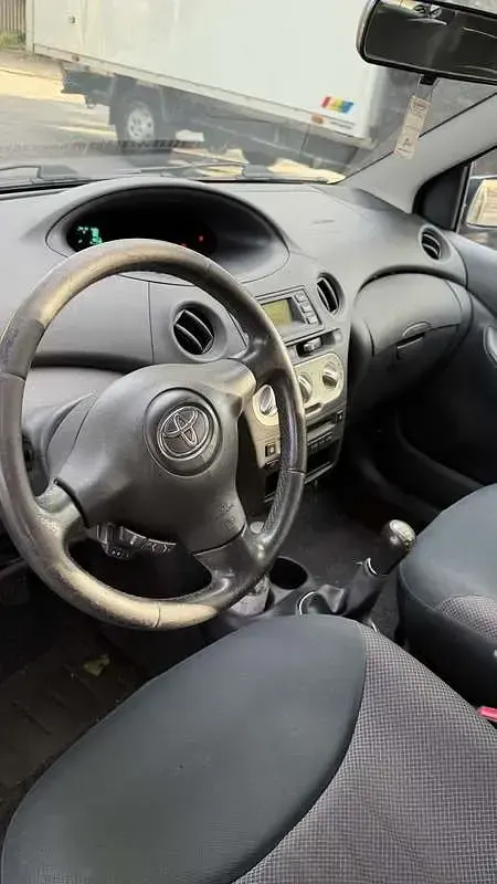 Usata Toyota Yaris Luna 86 CV (63 kW) 2003 Berlina