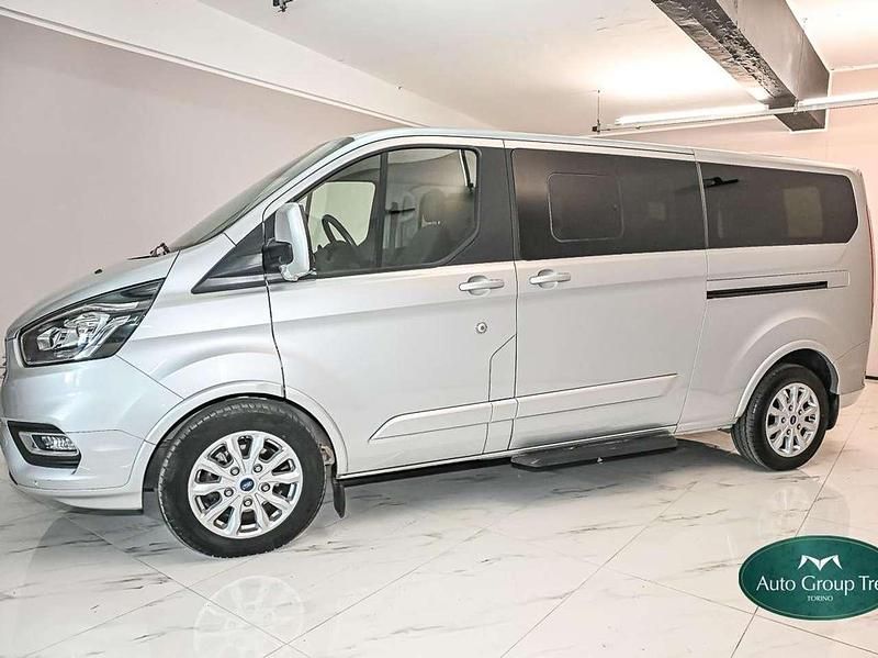 Usata Ford Tourneo Titanium 185 CV (136 kW) 2021 Grigio Monovolume