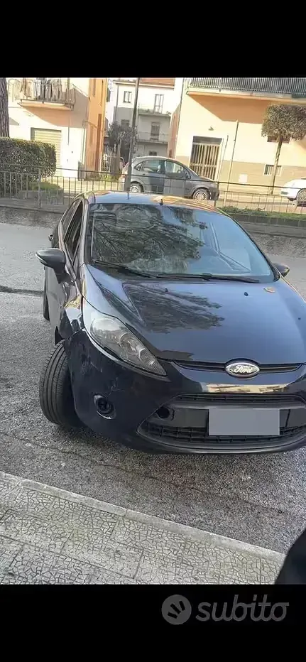 Usata Ford Fiesta 70 CV (51 kW) 2011 Nero Berlina