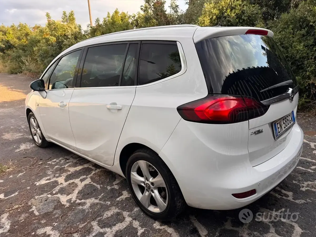 Usata Opel Zafira 131 CV (96 kW) 2012 Bianco Monovolume