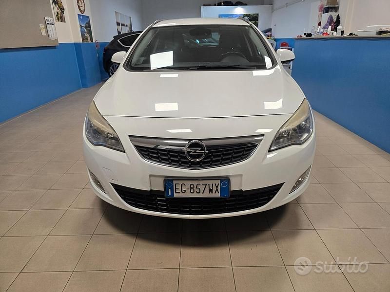 Usata Opel Astra Cosmo 110 CV (80 kW) 2011 Bianco Station wagon