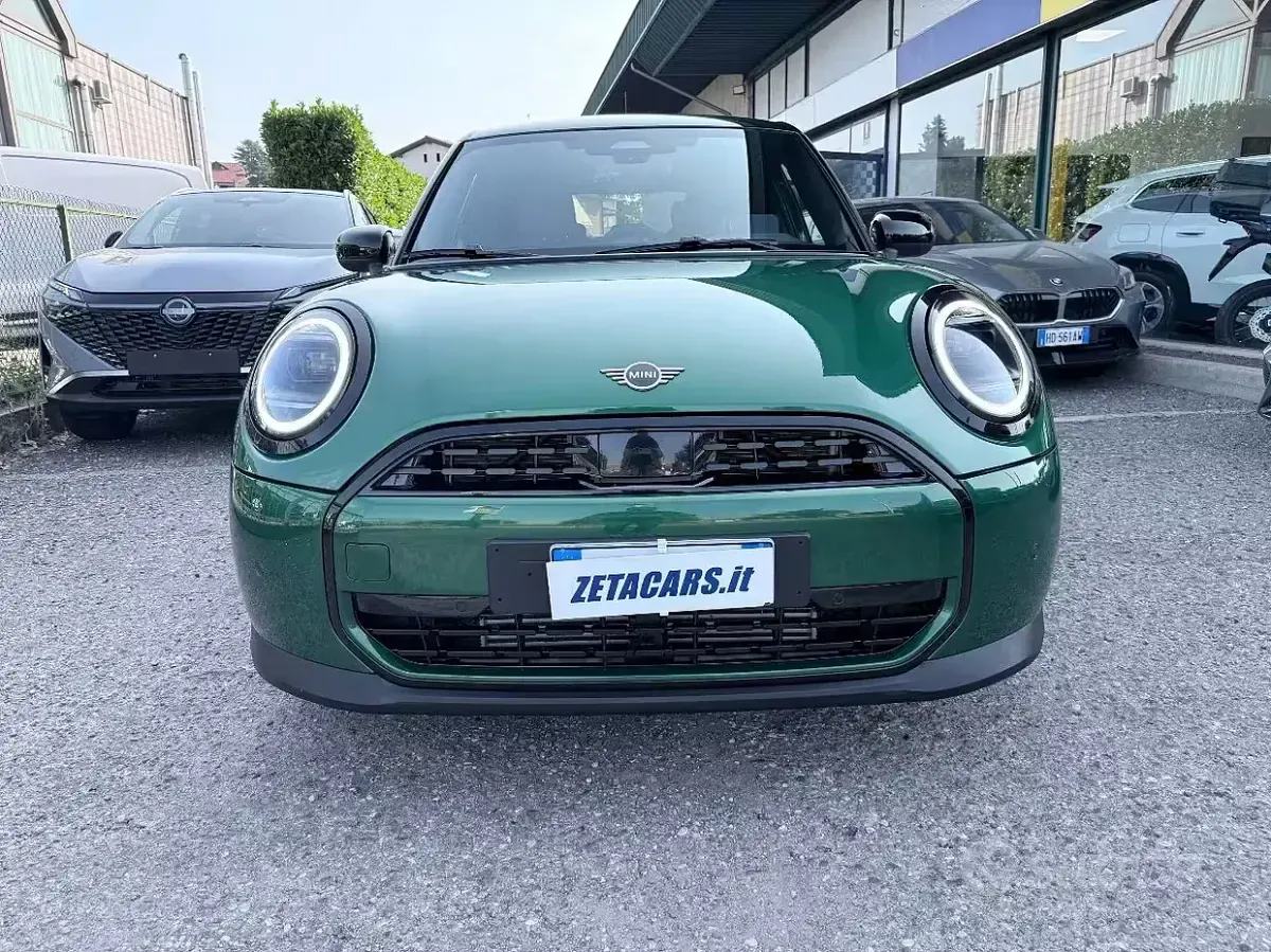 Usata Mini Cooper Favoured 114 kW (156 CV) 2025 British racing green metallic Utilitaria