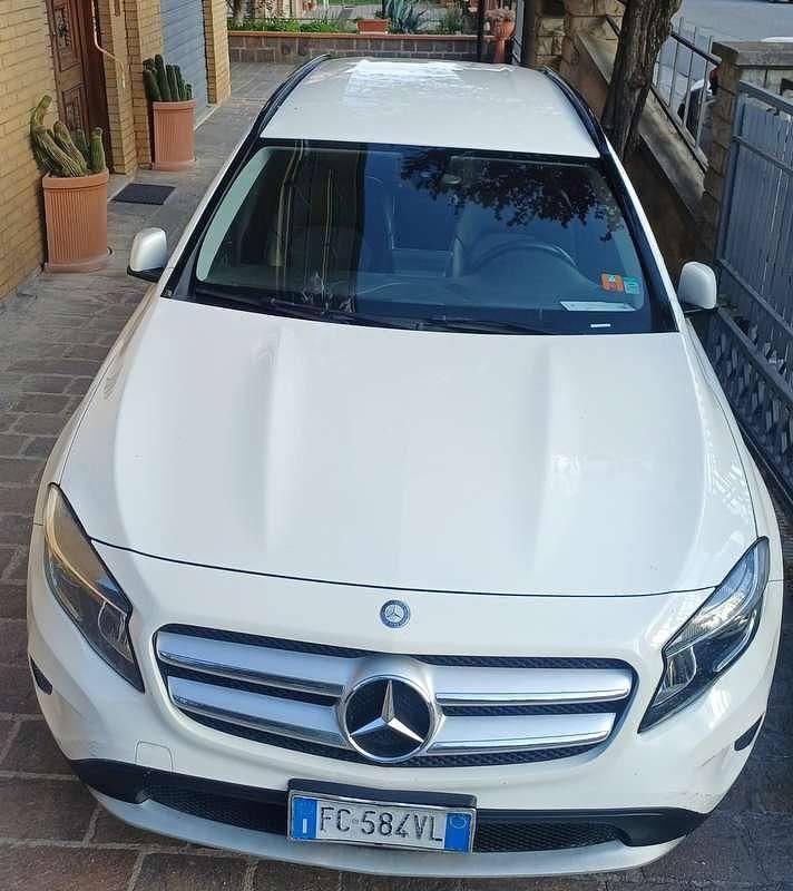 Usata Mercedes GLA180 Business 109 CV (80 kW) 2016 Bianco SUV