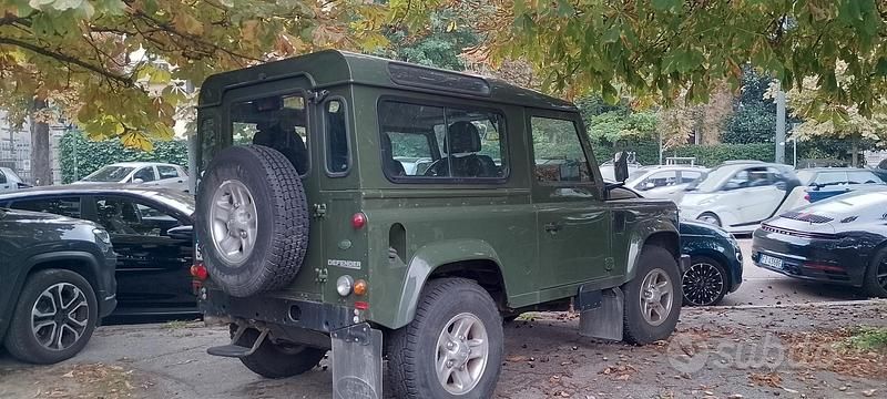 Usata Land Rover Defender 122 CV (89 kW) 2007 Verde SUV