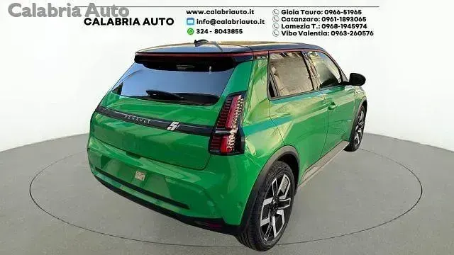 Ny Renault 5 E-Tech Komfort 110 kW (150 HK) 2025 Grön Sedan