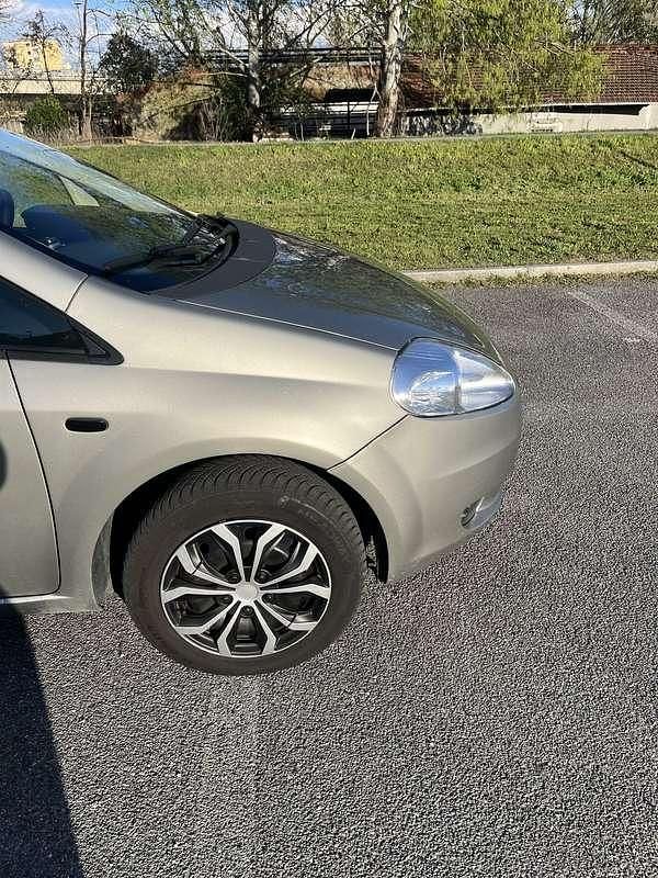 Usata Fiat Grande Punto Active 77 CV (56 kW) 2009 Grigio Utilitaria