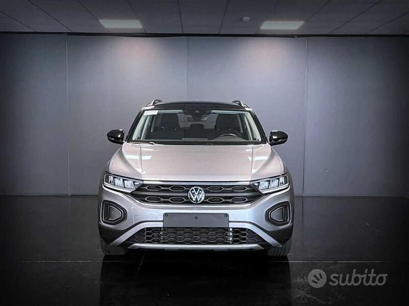 Usata VW T-Roc Life 110 CV (80 kW) 2022 Argento SUV