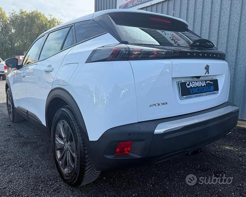 Usata Peugeot 2008 Active 110 CV (80 kW) 2021 Bianco SUV