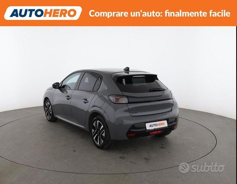 Usata Peugeot 208 Allure 100 CV (73 kW) 2024 Grigio Utilitaria