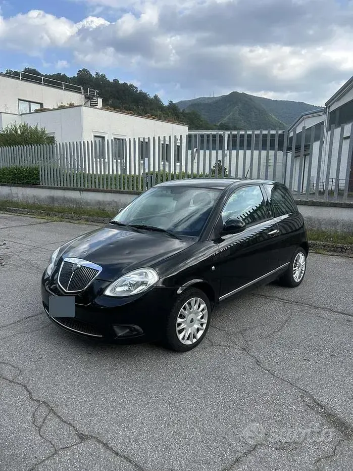 Usata Lancia Ypsilon 69 CV (50 kW) 2011 Nero Utilitaria