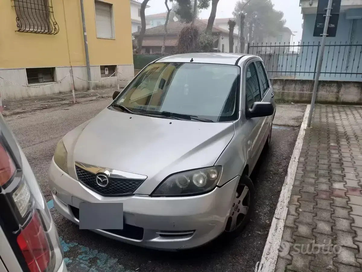 Usata Mazda 2 68 CV (50 kW) 2006 Grigio Utilitaria